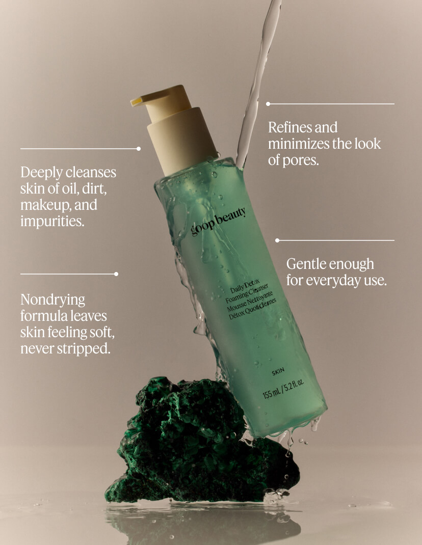 Deeply cleanses skin of oil, dirt, makeup, and impurities.